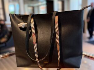 Сумка-тоут Burberry Medium BURBERRY OUTLET