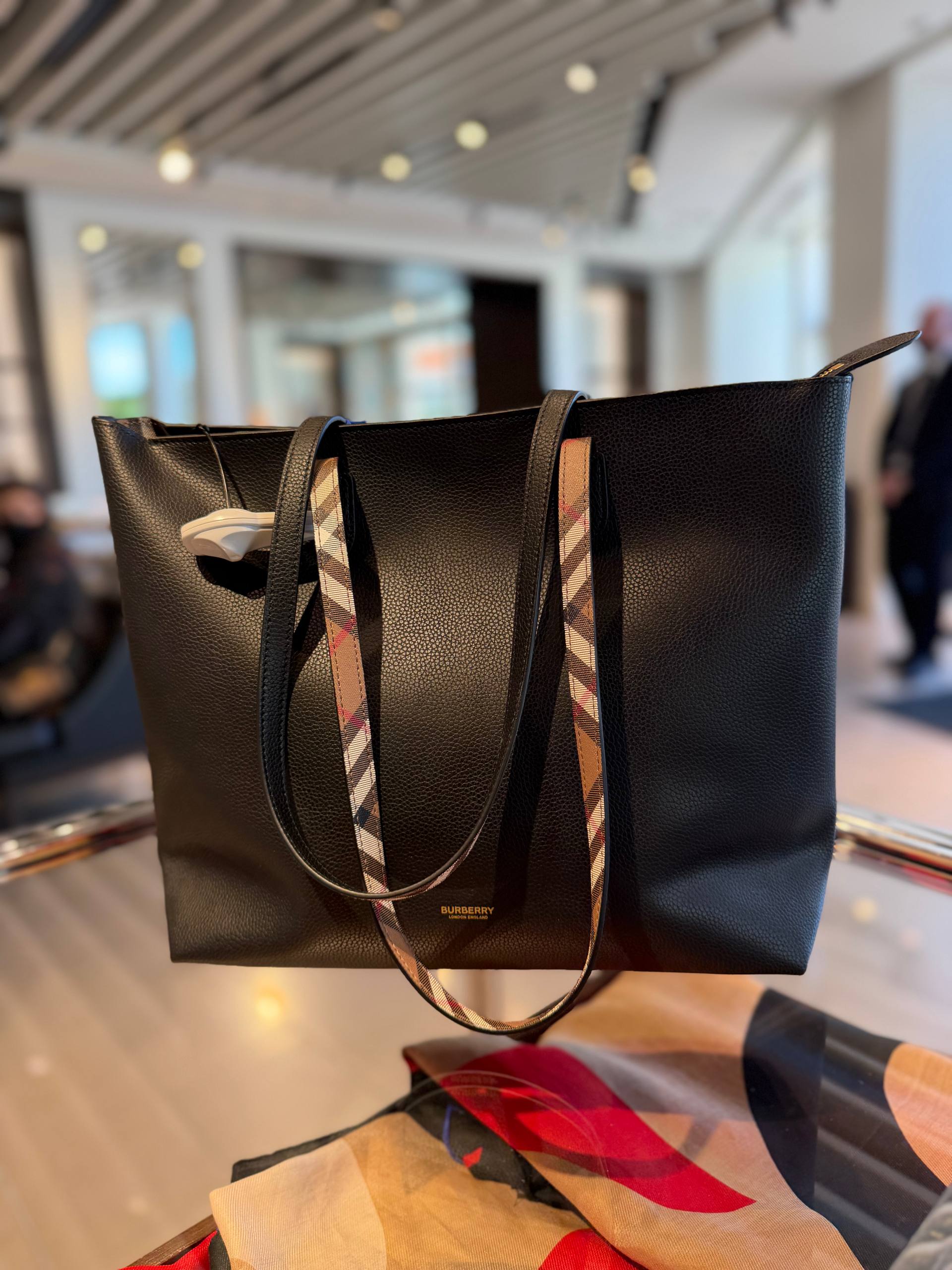Сумка-тоут Burberry Medium BURBERRY OUTLET