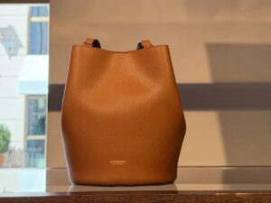 Кожаная сумка Burberry Bucket Bag