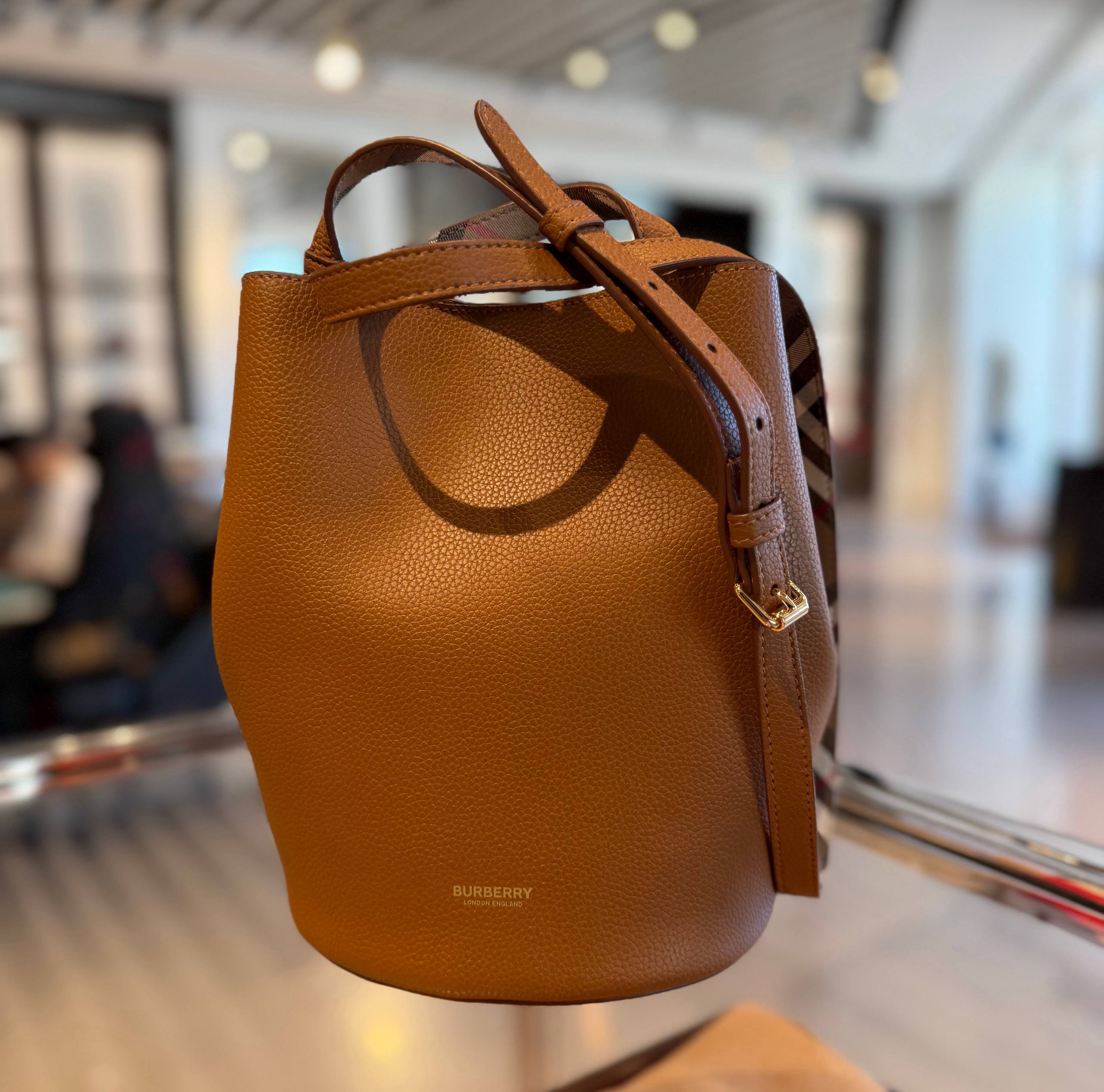Кожаная сумка Burberry Bucket Bag
