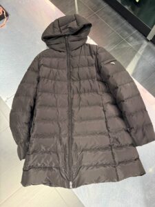 Пуховик с капюшоном Prada Prada
