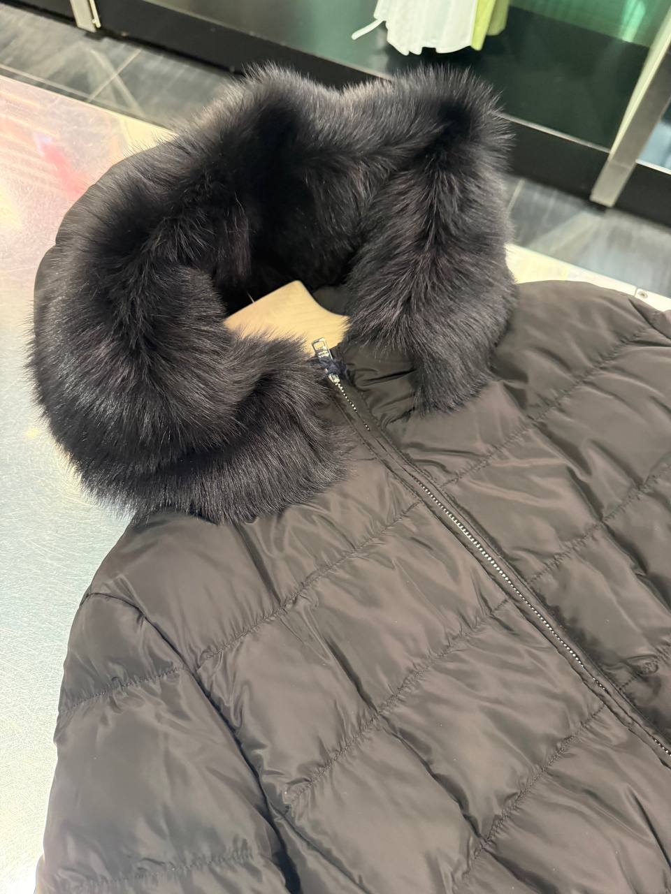 Пуховик длинный Prada с мехом