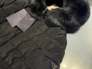 Пуховик длинный Prada с мехом