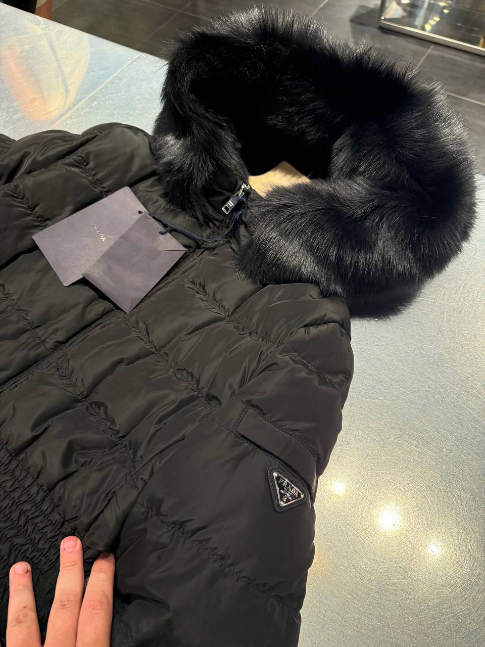 Пуховик длинный Prada с мехом