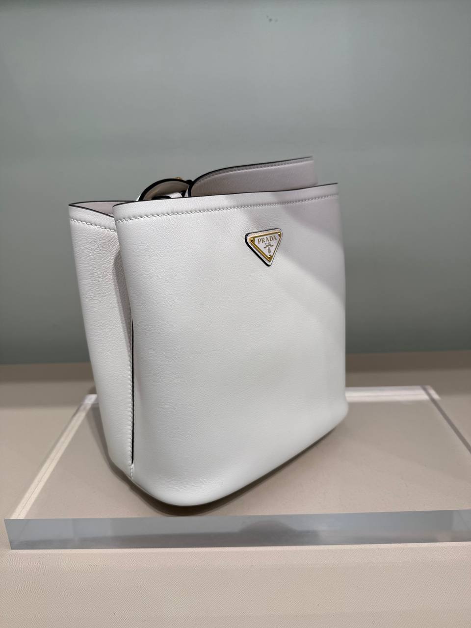 Сумка Prada Secchiello Soft Grain