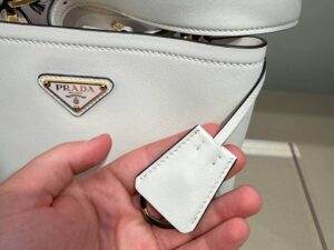 Сумка Prada Secchiello Soft Grain