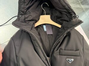 Пуховик Prada с поясом Prada