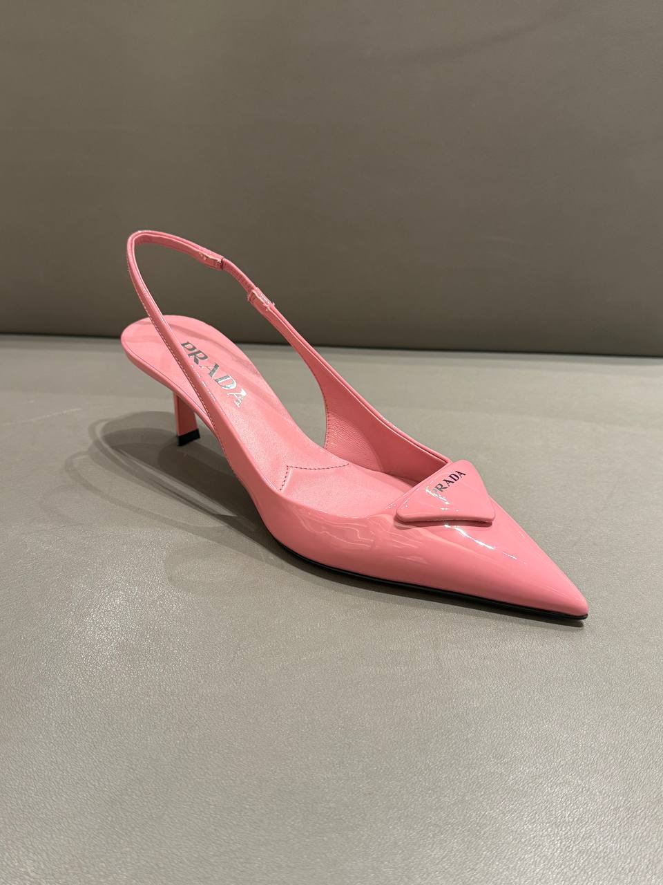 Лаковые туфли Prada Petalo Prada