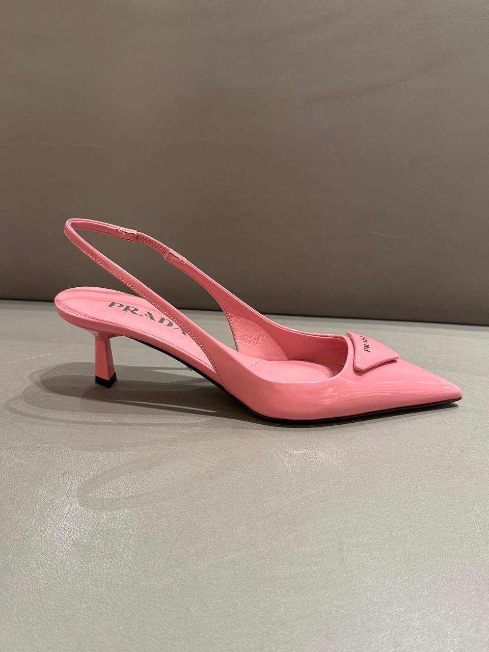 Лаковые туфли Prada Petalo Prada