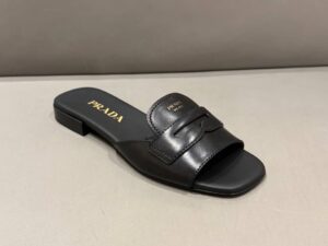 Шлепанцы кожаные Prada Prada Outlet