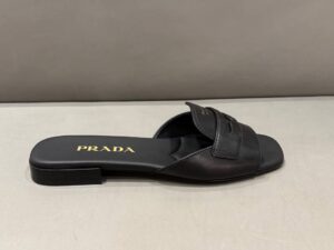 Шлепанцы кожаные Prada Prada Outlet