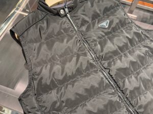 Жилет пуховый Prada Prada Outlet