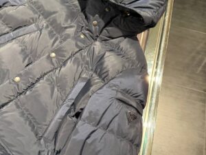 Пуховик мужской Prada Prada Outlet 2 3 — фото 1 Пуховик мужской Prada Prada Outlet 2 3