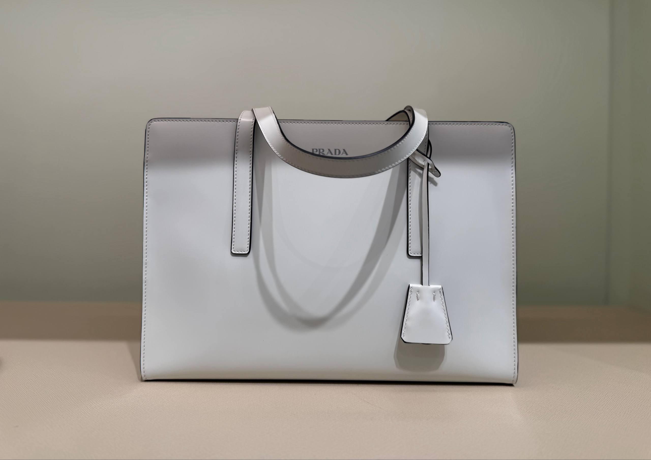 Кожаная сумка-тоут Prada Prada Outlet
