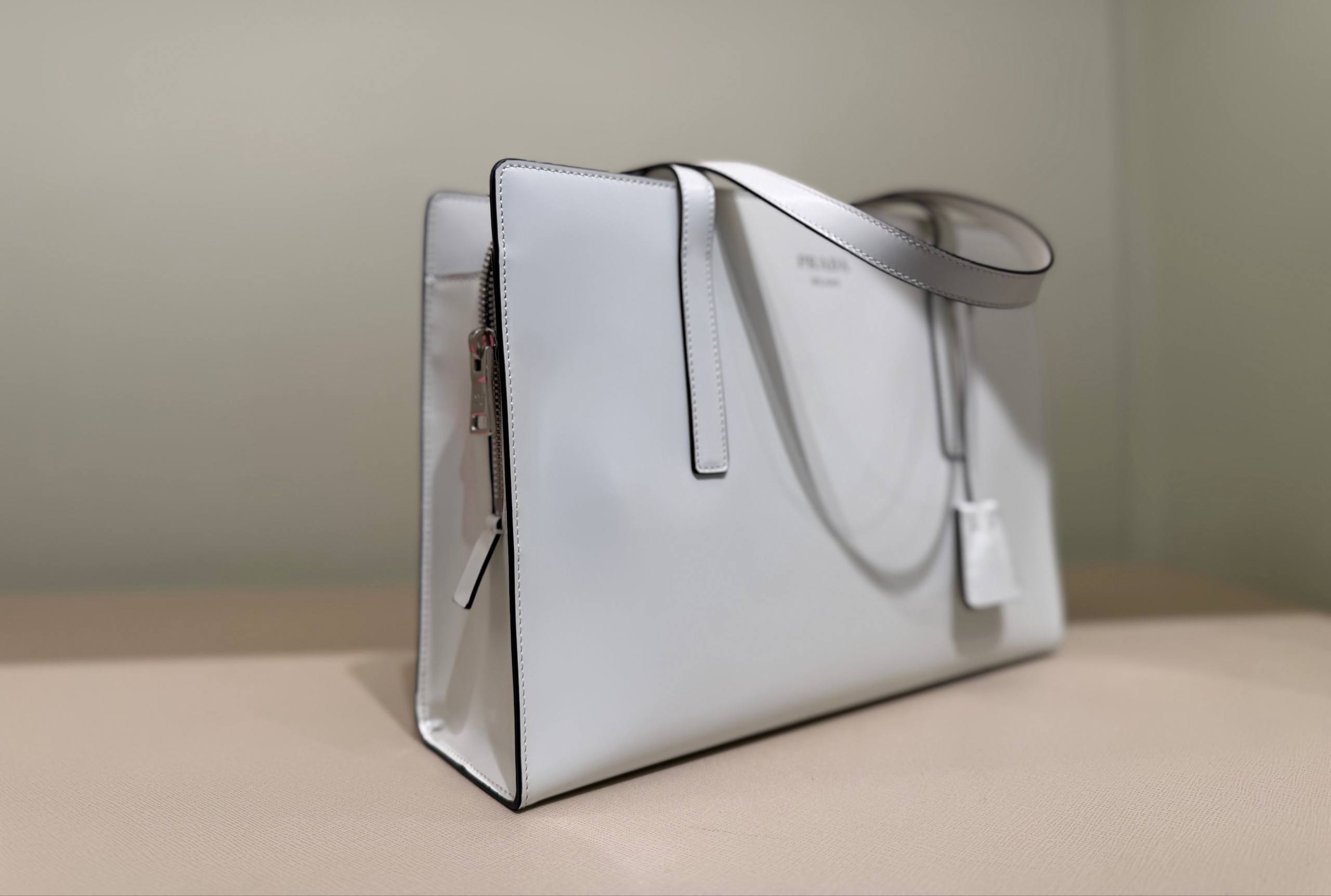 Кожаная сумка-тоут Prada Prada Outlet