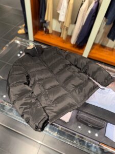 Пуховик Prada черный Prada Outlet