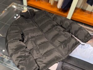 Пуховик Prada черный Prada Outlet