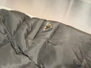 Пуховик Prada черный Prada Outlet