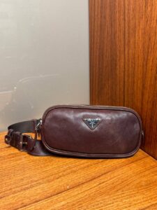 Кожаная поясная сумка Prada Prada