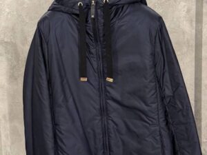 Утепленная куртка с капюшоном MaxMara