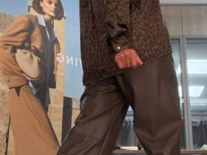 Брюки женские из экокожи MaxMara — фото 1 Брюки женские из экокожи MaxMara