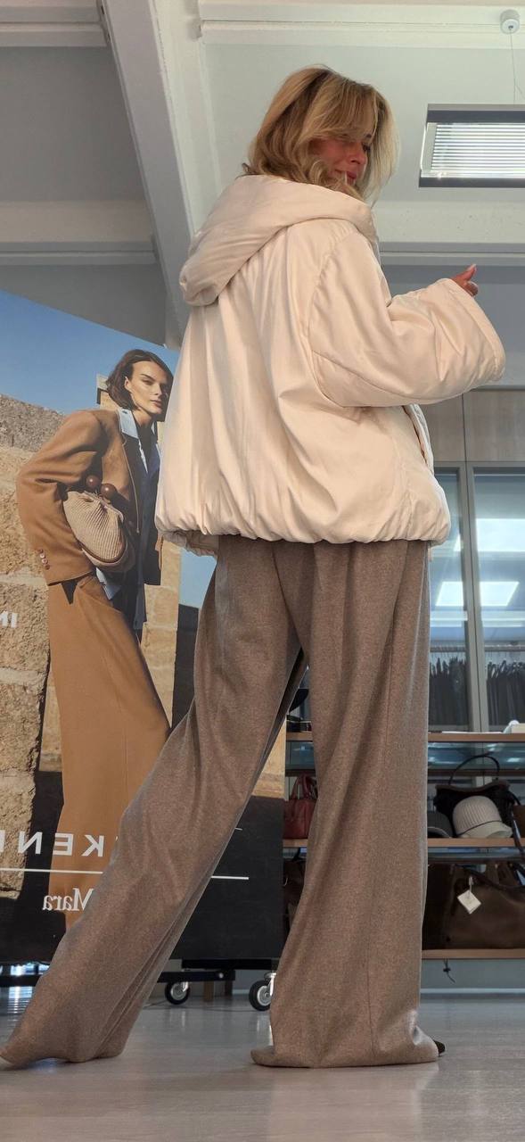 Куртка женская объемная молочная MaxMara
