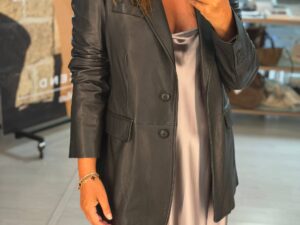 Кожаный пиджак черного цвета MaxMara