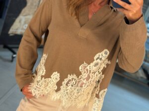 Джемпер женский с кружевом MaxMara