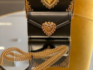 Мини-сумка Devotion из кожи Dolce — фото 1 Мини-сумка Devotion из кожи Dolce