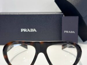 Очки солнцезащитные Prada 2