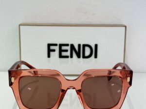 Очки солнцезащитные Fendi