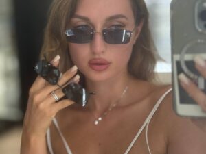 Солнцезащитные очки Fendi 2
