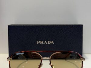 Солнцезащитные очки Prada Aviator
