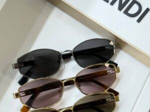 Солнцезащитные очки Fendi