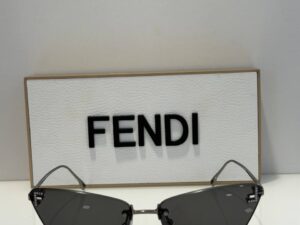 Очки солнцезащитные Fendi