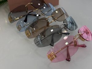 Очки солнцезащитные Miu Miu