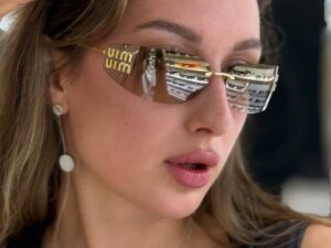 Солнцезащитные очки Miu Miu