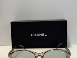 Солнцезащитные очки Chanel