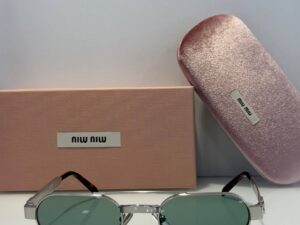 Очки солнцезащитные Miu Miu