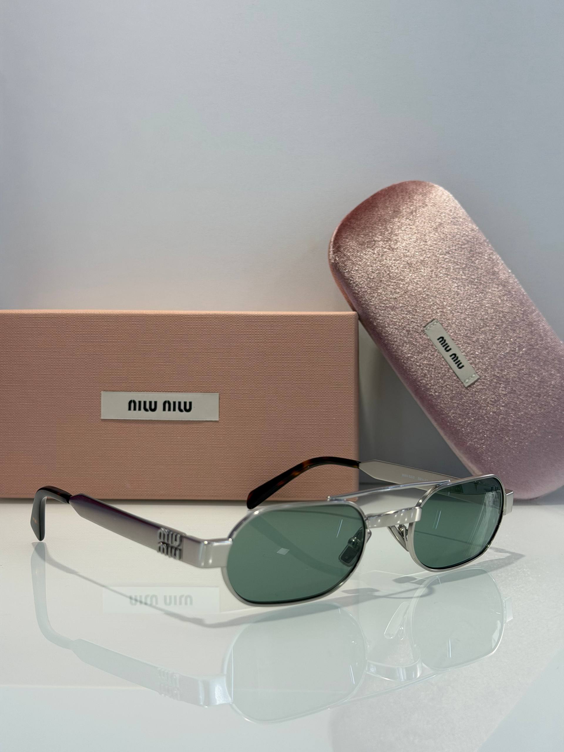 Очки солнцезащитные Miu Miu