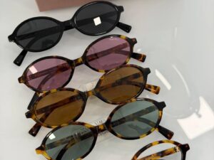 Очки солнцезащитные Miu Miu 2 3