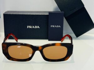 Очки солнцезащитные Prada