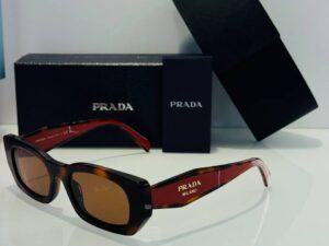 Очки солнцезащитные Prada