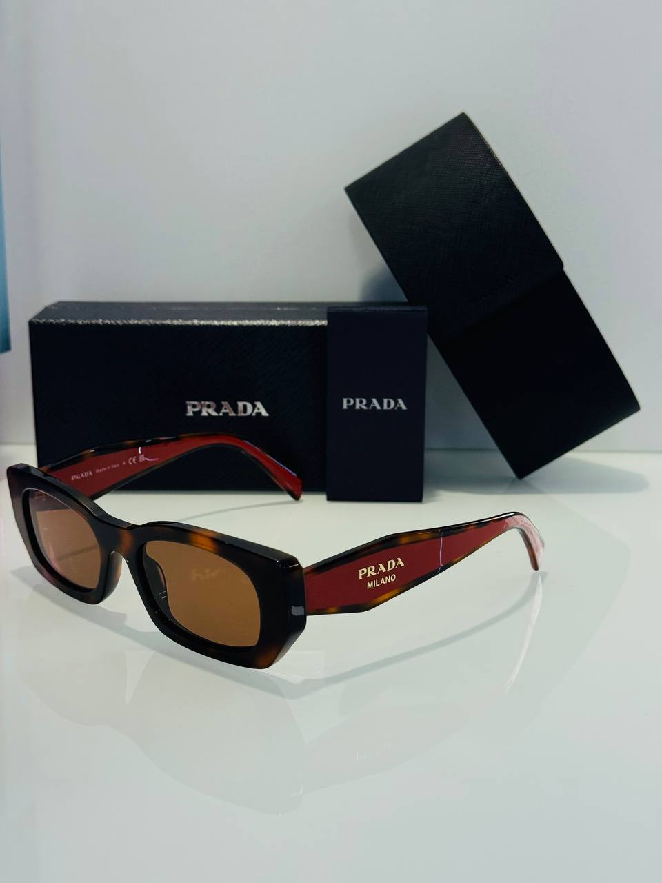 Очки солнцезащитные Prada