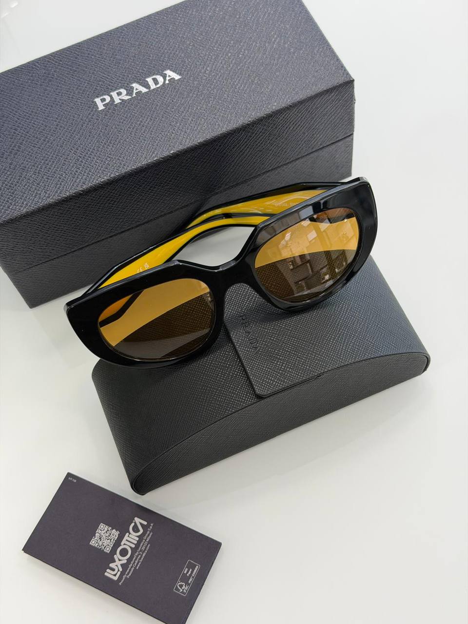 Очки солнцезащитные Prada
