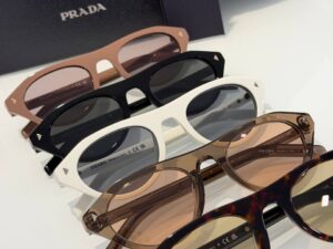 Очки солнцезащитные Prada SPR B15