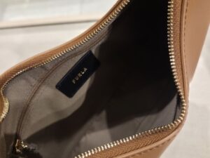 Сумка-хобо Furla