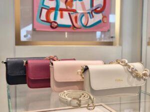 Кожаная сумка кросс-боди Furla