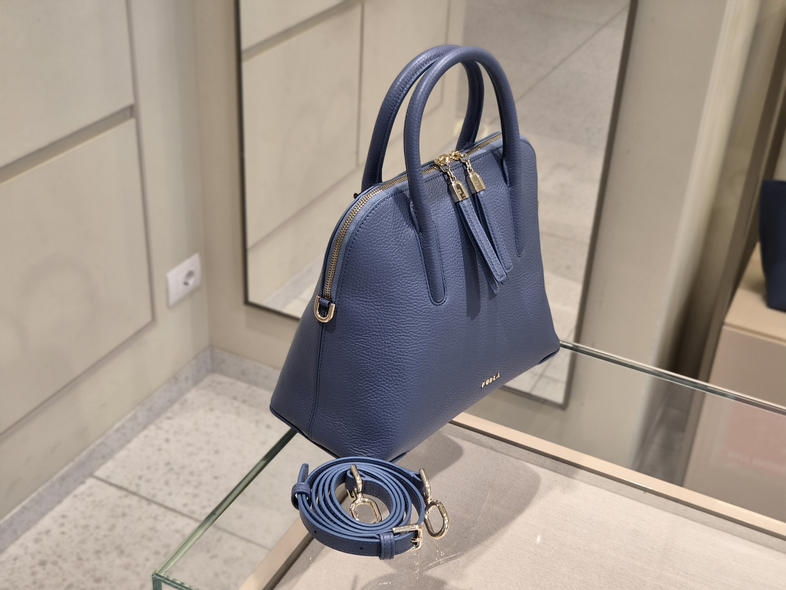 Сумка кожаная Furla