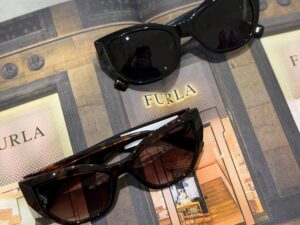 Солнцезащитные очки 2 Furla